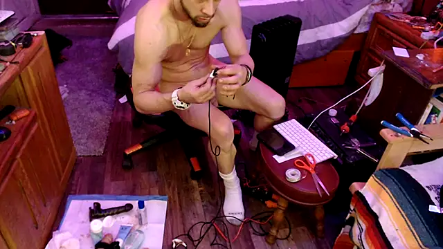 Snapshot of tongueispowerr6d9 chatting on February 21, 9:34 am tongueispowerr6d9 online show from February 21, 9:34 am