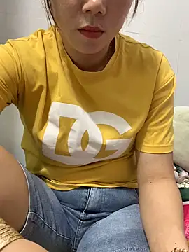 Snapshot of Baby-bigtits chatting on October 17, 2:15 am Baby-bigtits online show from October 17, 2:15 am