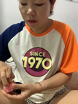 Snapshot of Baby-bigtits chatting on November 6, 11:59 pm Baby-bigtits online show from November 6, 11:59 pm