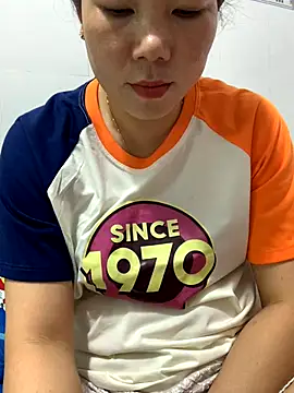 Snapshot of Baby-bigtits chatting on November 19, 5:07 am Baby-bigtits online show from November 19, 5:07 am