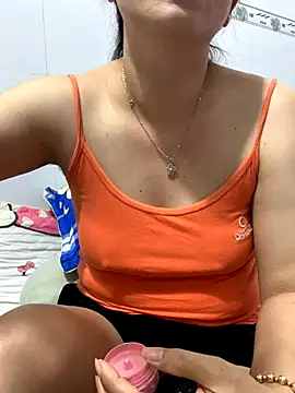 Snapshot of Baby-bigtits chatting on December 13, 11:32 pm Baby-bigtits online show from December 13, 11:32 pm