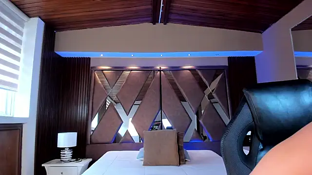 IsabellaaJoness online show from March 4, 1:06 pm