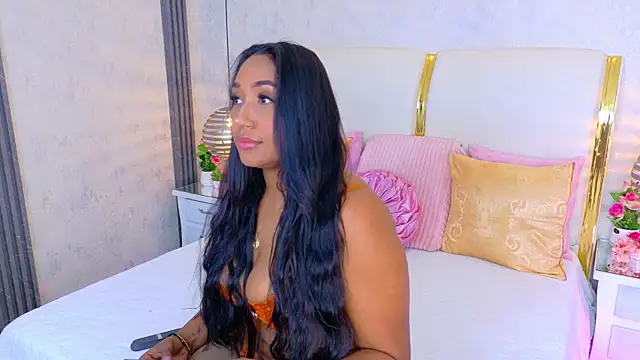NaiomyLanes online show from May 28, 1:41 pm