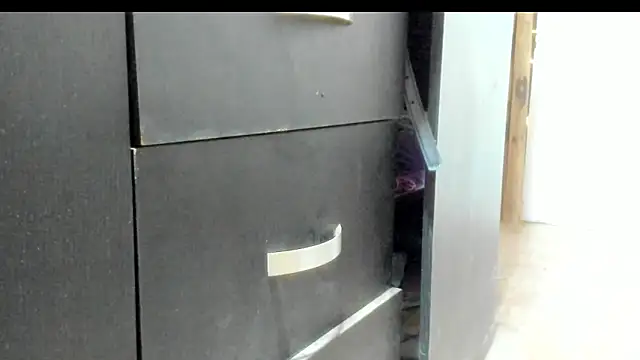 lauren-mark online show from April 11, 1:59 pm