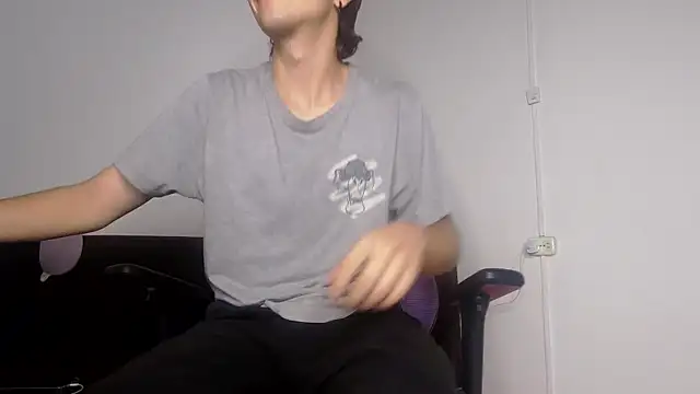 Snapshot of alex_connorr chatting on July 18, 10:02 pm alex connorr online show from July 18, 10:02 pm
