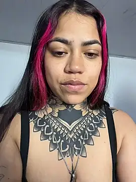 Snapshot of aliensexy chatting on June 16, 11:18 pm aliensexy online show from June 16, 11:18 pm