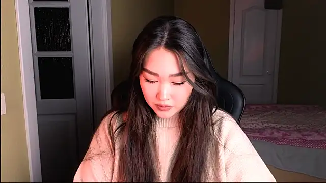 Erica Wayne online show from January 28, 2:21 pm