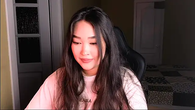 Erica Wayne online show from February 8, 1:44 pm