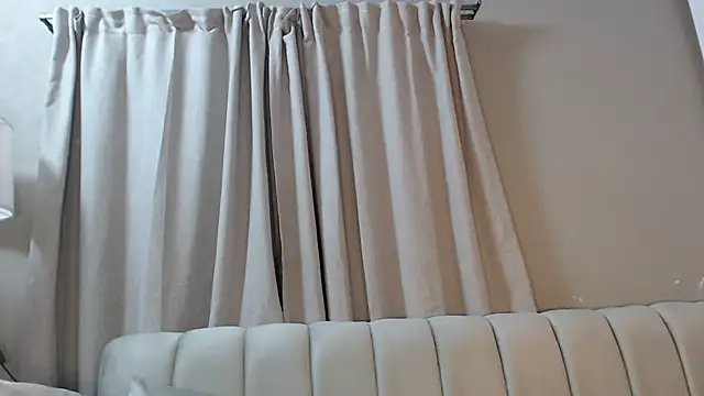 Snapshot of naughtyblackdolie chatting on December 18, 1:26 am naughtyblackdolie online show from December 18, 1:26 am