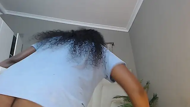 Snapshot of naughtyblackdolie chatting on December 19, 6:45 am naughtyblackdolie online show from December 19, 6:45 am