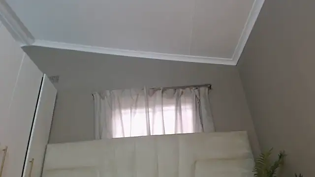 Snapshot of naughtyblackdolie chatting on December 20, 6:29 am naughtyblackdolie online show from December 20, 6:29 am