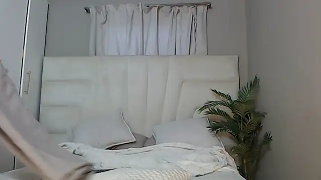 Snapshot of naughtyblackdolie chatting on January 29, 4:41 pm naughtyblackdolie online show from January 29, 4:41 pm