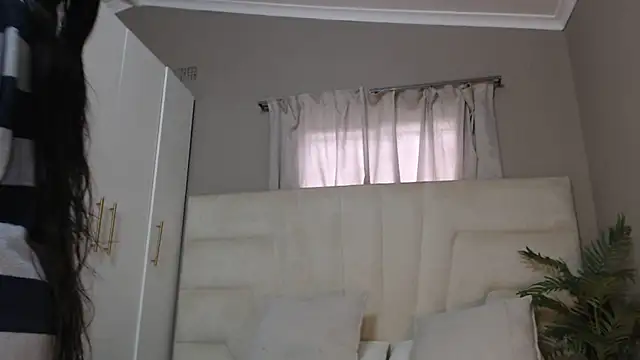 Snapshot of naughtyblackdolie chatting on February 4, 5:42 am naughtyblackdolie online show from February 4, 5:42 am