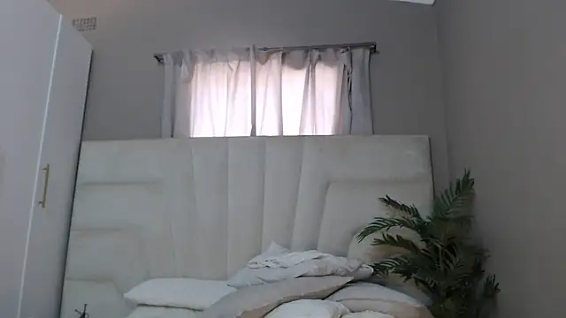 Snapshot of naughtyblackdolie chatting on February 7, 3:19 pm naughtyblackdolie online show from February 7, 3:19 pm