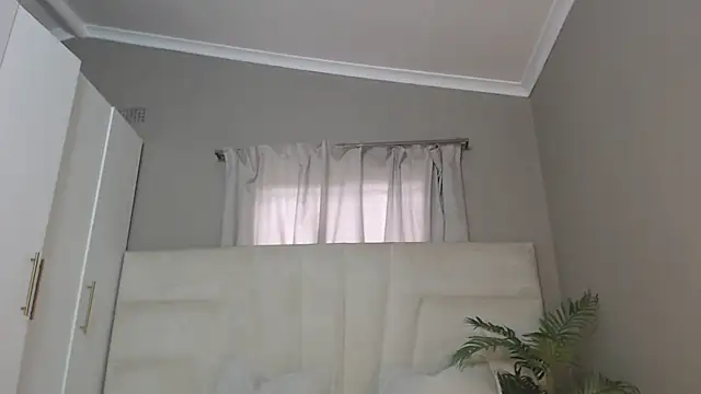 Snapshot of naughtyblackdolie chatting on March 3, 10:06 am naughtyblackdolie online show from March 3, 10:06 am