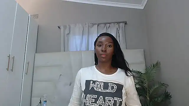 Snapshot of naughtyblackdolie chatting on March 8, 7:16 am naughtyblackdolie online show from March 8, 7:16 am