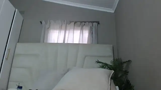 Snapshot of naughtyblackdolie chatting on March 15, 7:20 am naughtyblackdolie online show from March 15, 7:20 am