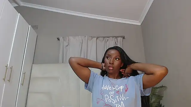 Snapshot of naughtyblackdolie chatting on March 20, 3:23 am naughtyblackdolie online show from March 20, 3:23 am