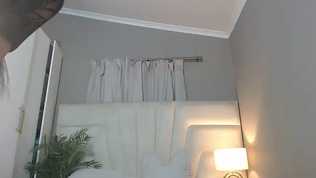 Snapshot of naughtyblackdolie chatting on September 16, 8:32 pm naughtyblackdolie online show from September 16, 8:32 pm