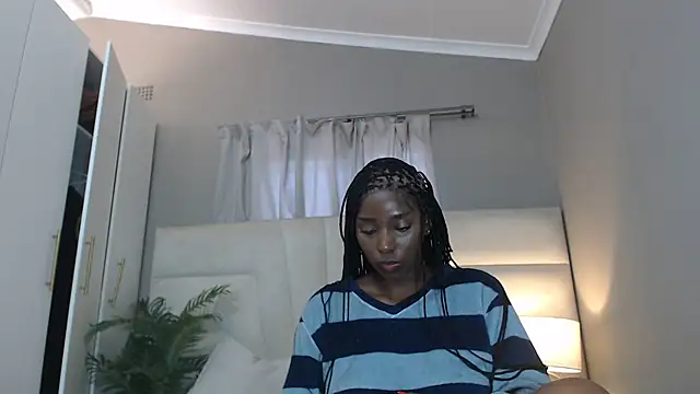 Snapshot of naughtyblackdolie chatting on October 3, 8:00 am naughtyblackdolie online show from October 3, 8:00 am