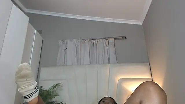 Snapshot of naughtyblackdolie chatting on October 4, 3:59 am naughtyblackdolie online show from October 4, 3:59 am