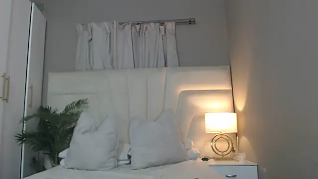 Snapshot of naughtyblackdolie chatting on October 25, 10:26 pm naughtyblackdolie online show from October 25, 10:26 pm