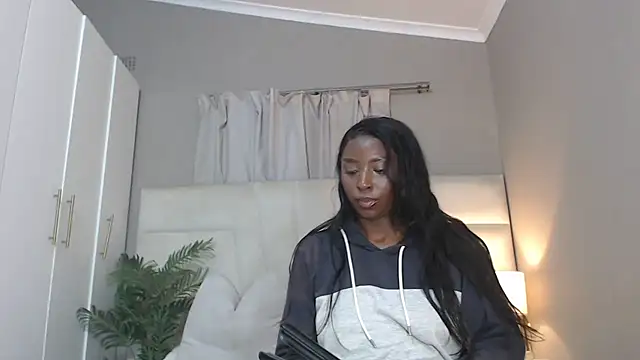 Snapshot of naughtyblackdolie chatting on November 7, 3:17 am naughtyblackdolie online show from November 7, 3:17 am