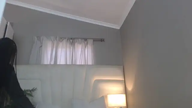 Snapshot of naughtyblackdolie chatting on December 20, 10:44 am naughtyblackdolie online show from December 20, 10:44 am