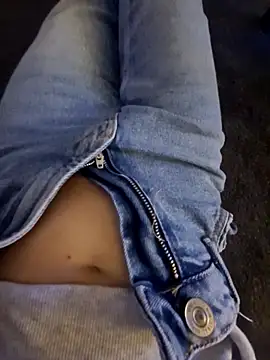 Snapshot of Mary_anes chatting on October 31, 12:33 am Mary anes online show from October 31, 12:33 am