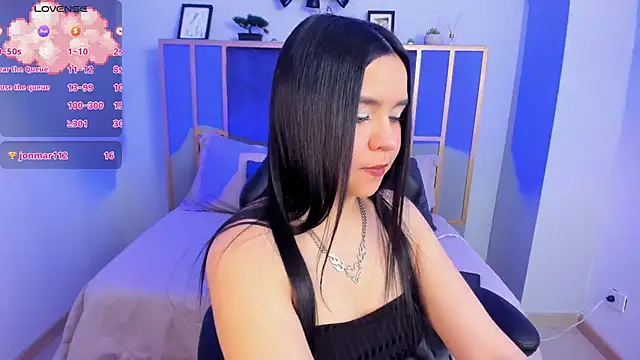 Hanna  Becker  online show from November 3, 12:28 pm