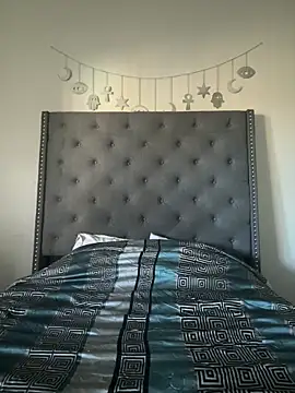 Snapshot of juicyyy323 chatting on December 13, 10:26 pm juicyyy323 online show from December 13, 10:26 pm