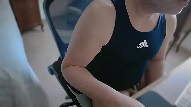 Snapshot of slzypvtpig chatting on January 15, 6:22 pm slzypvtpig online show from January 15, 6:22 pm