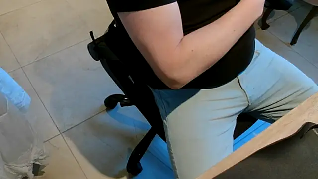 Snapshot of slzypvtpig chatting on February 8, 12:14 am slzypvtpig online show from February 8, 12:14 am