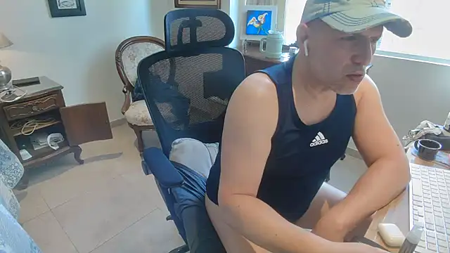 Snapshot of slzypvtpig chatting on February 15, 3:09 pm slzypvtpig online show from February 15, 3:09 pm