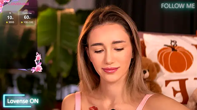 EmilyRaymont online show from November 3, 5:20 am