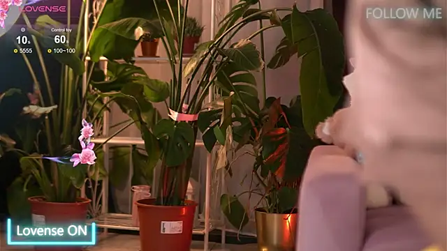 EmilyRaymont online show from December 5, 4:32 am