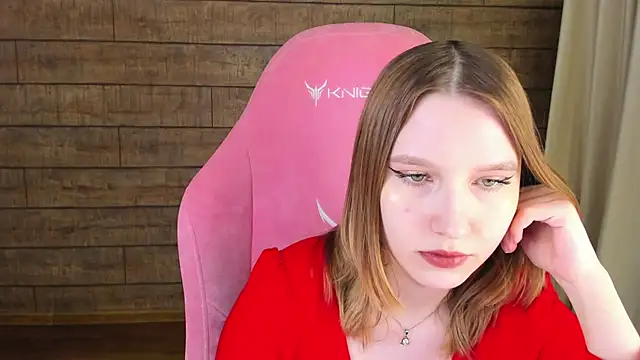 Snapshot of LiliLinn chatting on June 5, 7:03 am LiliLinn online show from June 5, 7:03 am