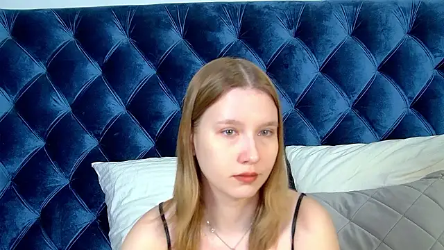 Snapshot of LiliLinn chatting on July 9, 4:27 am LiliLinn online show from July 9, 4:27 am