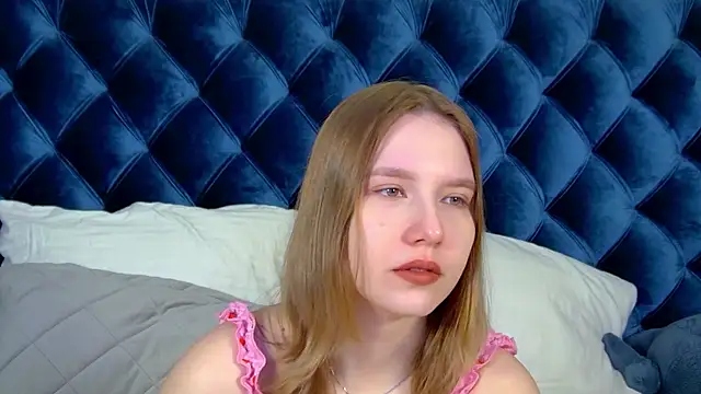 Snapshot of LiliLinn chatting on July 13, 4:26 am LiliLinn online show from July 13, 4:26 am