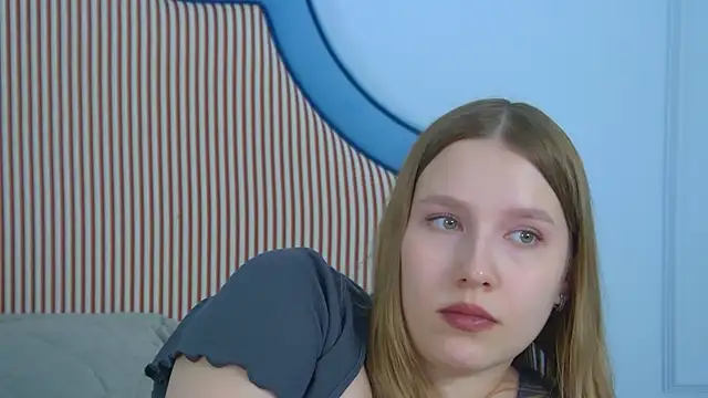 Snapshot of LiliLinn chatting on August 3, 9:04 am LiliLinn online show from August 3, 9:04 am