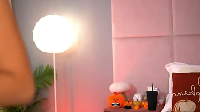 AlmaLuv online show from October 18, 4:04 am