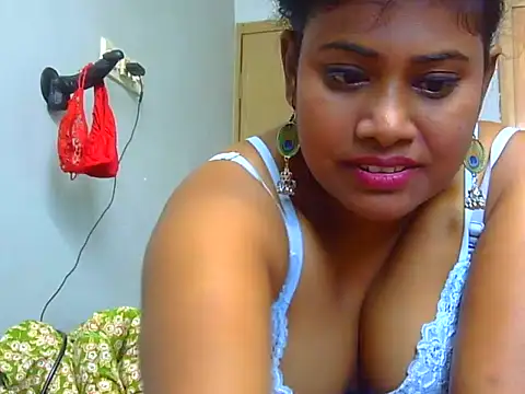 Snapshot of sexy_roma chatting on December 22, 8:49 am sexy roma online show from December 22, 8:49 am