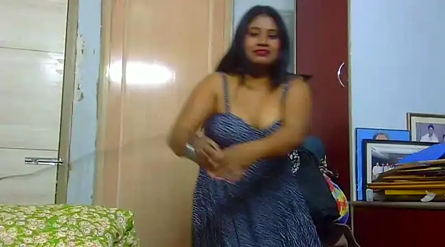 Snapshot of sexy_roma chatting on January 23, 3:01 pm sexy roma online show from January 23, 3:01 pm