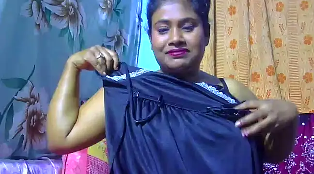 Snapshot of sexy_roma chatting on February 3, 6:49 pm sexy roma online show from February 3, 6:49 pm