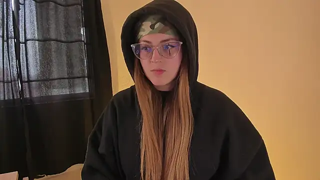 Snapshot of tekila__ chatting on March 7, 8:44 pm tekila online show from March 7, 8:44 pm