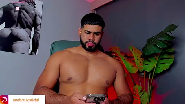 noah crux online show from March 31, 10:10 pm