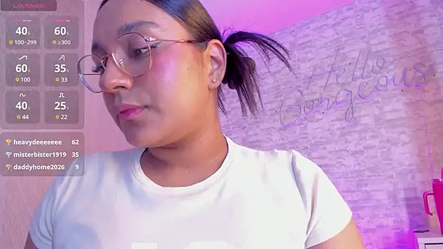 Snapshot of ellamontoya chatting on February 24, 10:59 am ellamontoya online show from February 24, 10:59 am