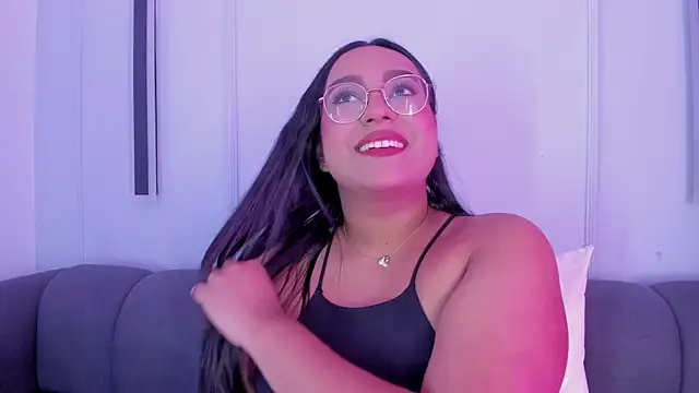 Snapshot of ellamontoya chatting on November 21, 11:31 am ellamontoya online show from November 21, 11:31 am