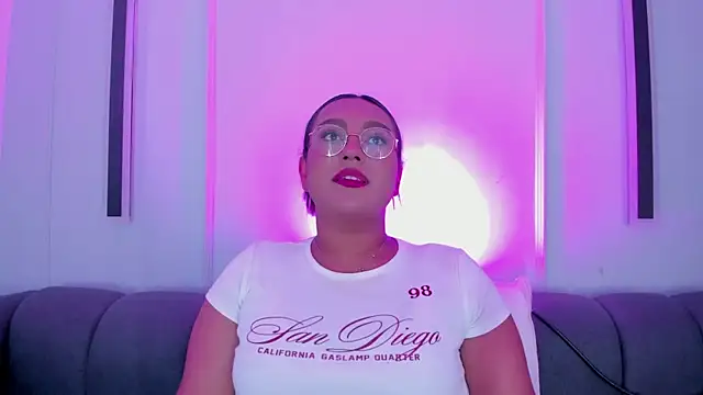 Snapshot of ellamontoya chatting on November 22, 11:42 am ellamontoya online show from November 22, 11:42 am