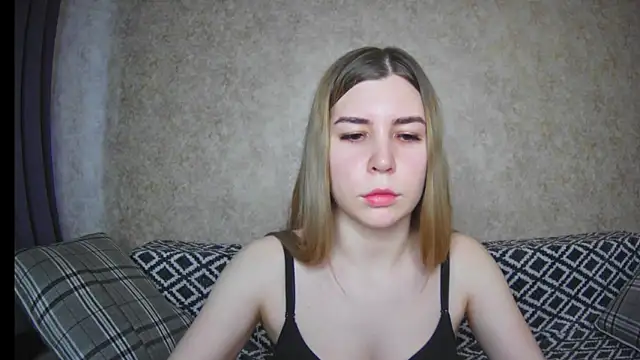 ElllaNuar online show from December 9, 5:18 am